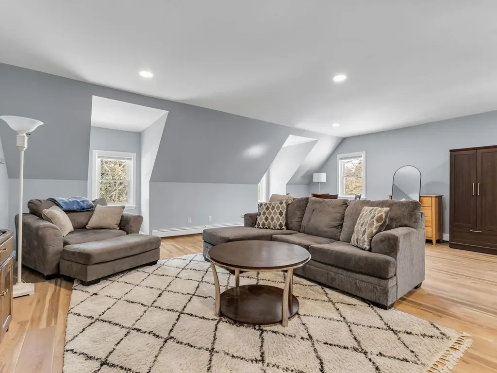 60 Catella Road Essex VT 05452