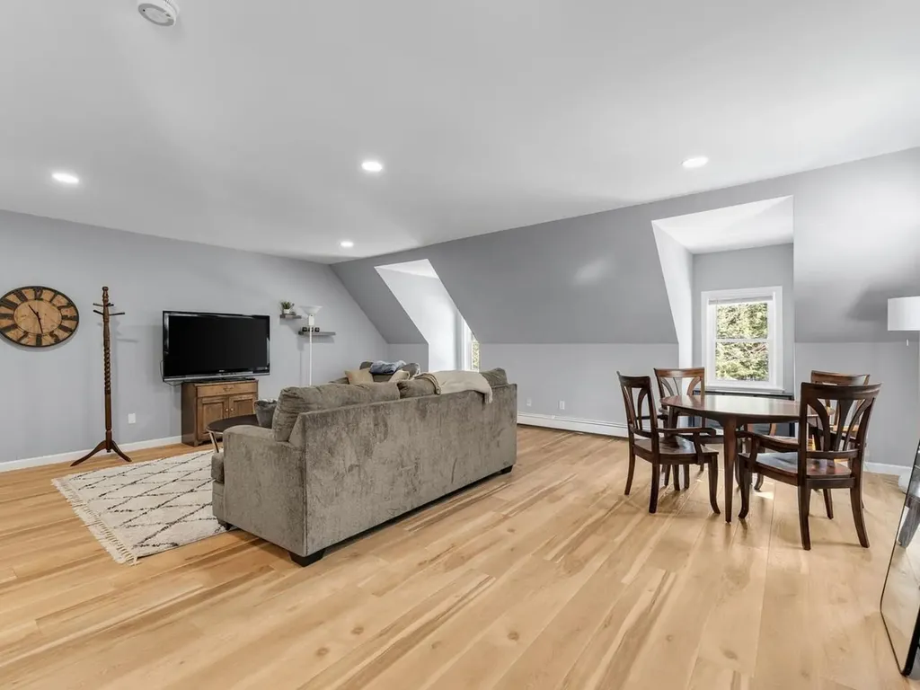 60 Catella Road Essex VT 05452