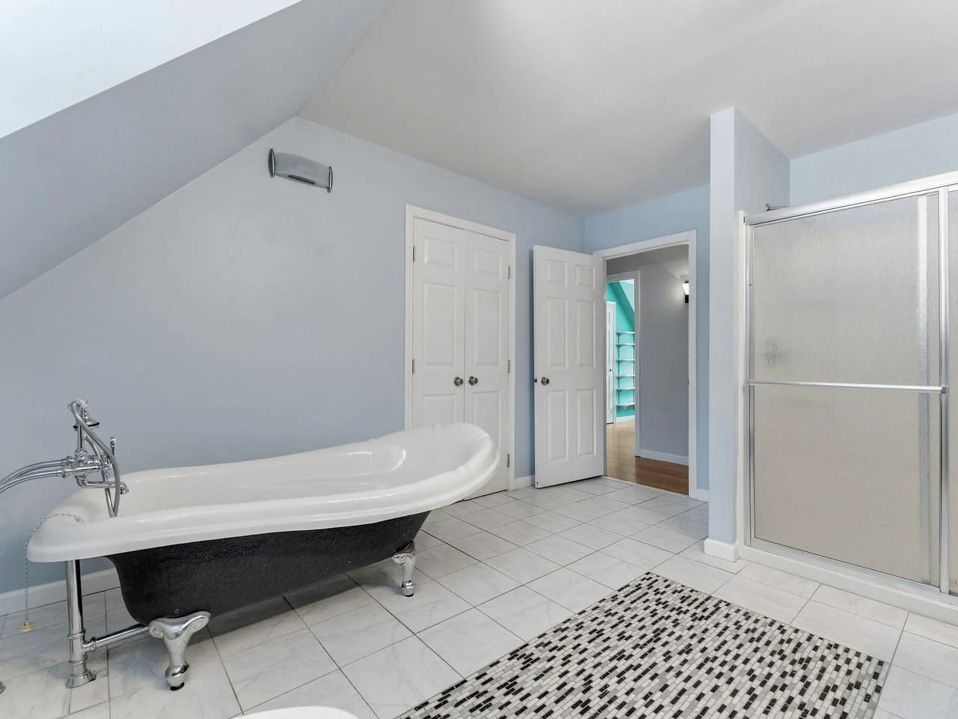 60 Catella Road Essex VT 05452