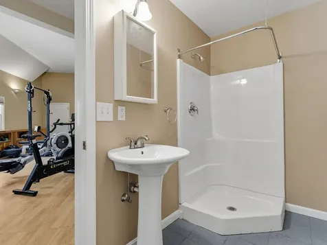 60 Catella Road Essex VT 05452