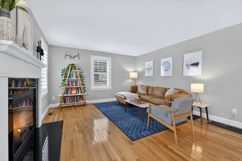 25 Schooner Drive Dover NH 03820