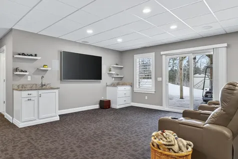 25 Schooner Drive Dover NH 03820