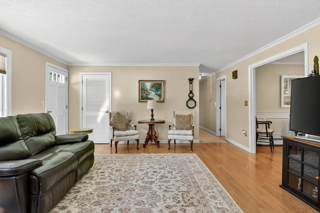 4 Tully Street Windham NH 03087