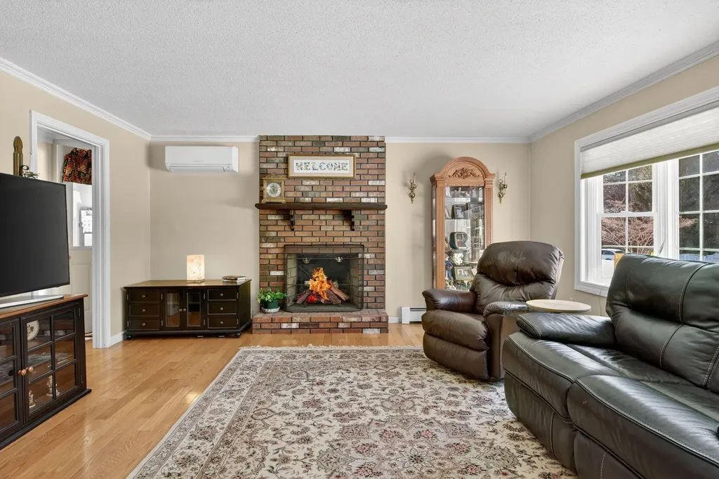 4 Tully Street Windham NH 03087
