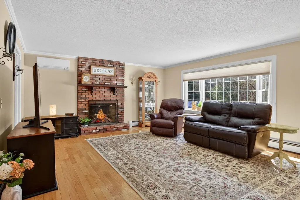 4 Tully Street Windham NH 03087