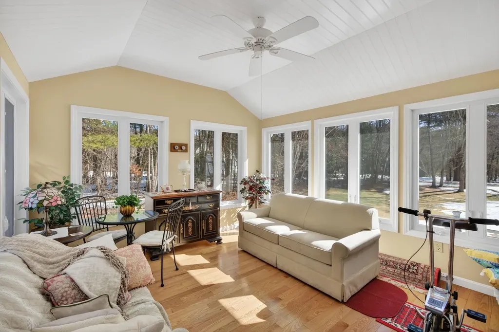 4 Tully Street Windham NH 03087
