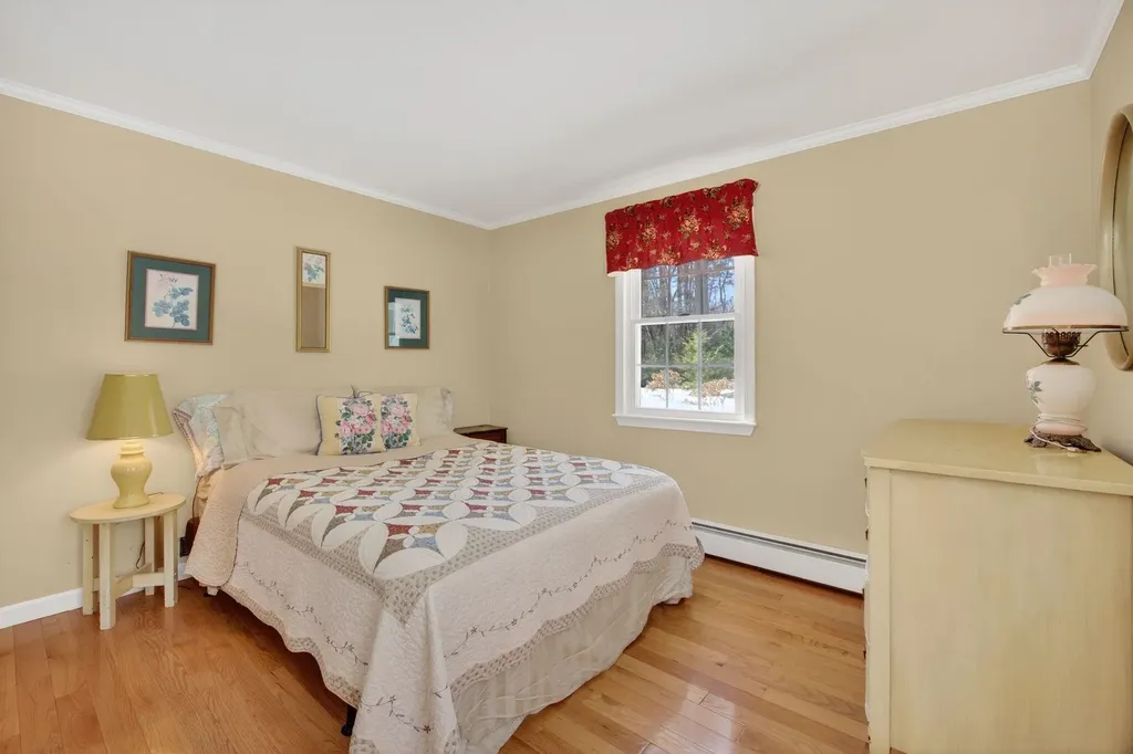 4 Tully Street Windham NH 03087