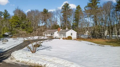 4 Tully Street Windham NH 03087