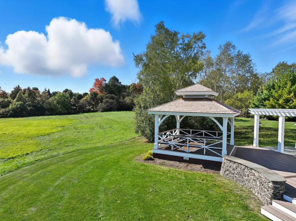 6 Luke Lane Shelburne VT 05482