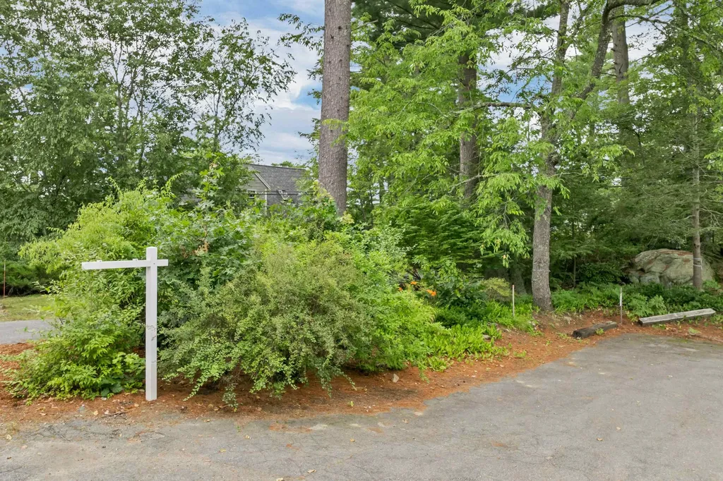 9 Valcat Lane Atkinson NH 03811