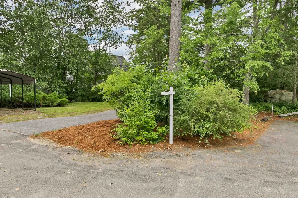 9 Valcat Lane Atkinson NH 03811
