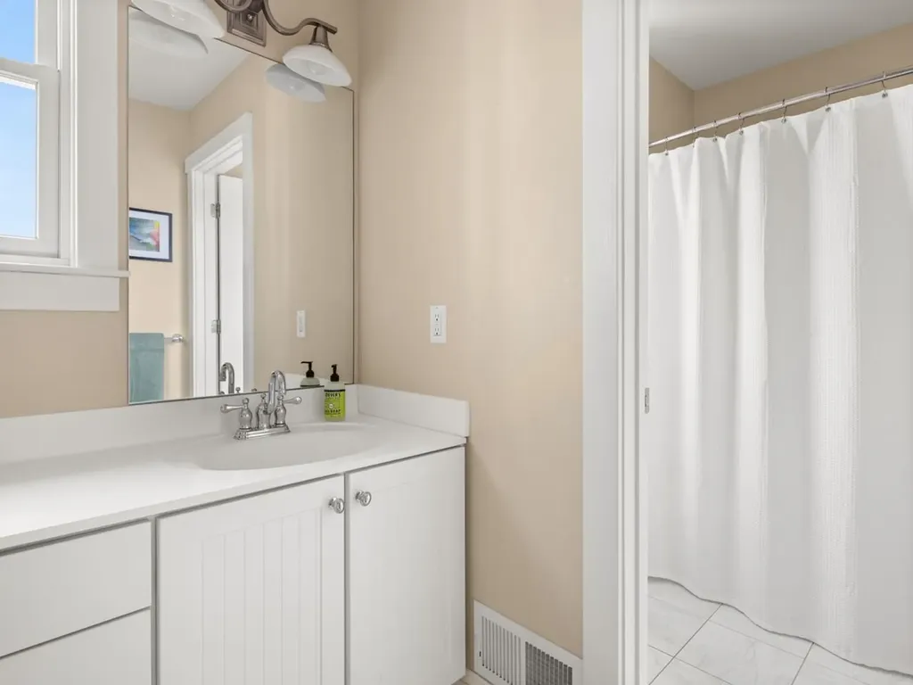 32 Dewey Place South Burlington VT 05403