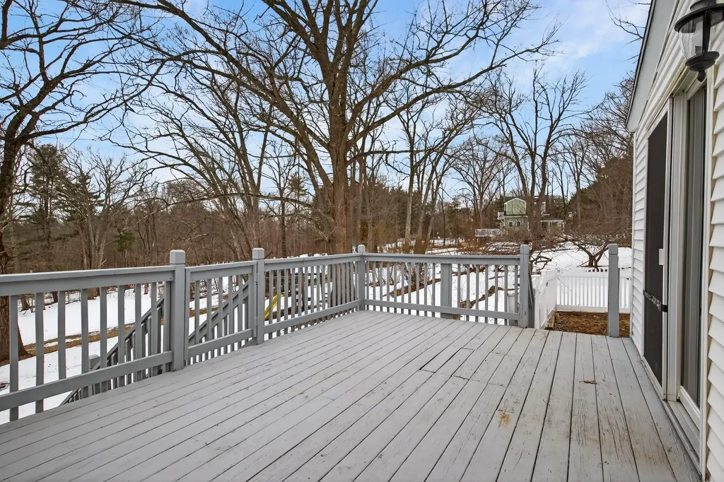 60 Walnut Avenue North Hampton NH 03862