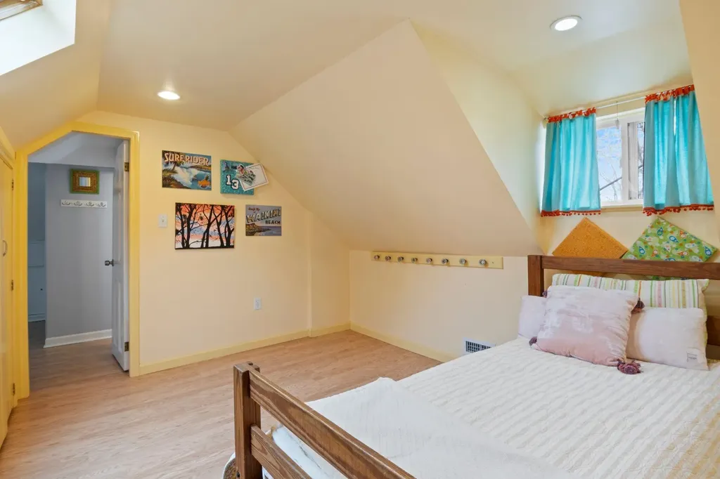 60 Walnut Avenue North Hampton NH 03862