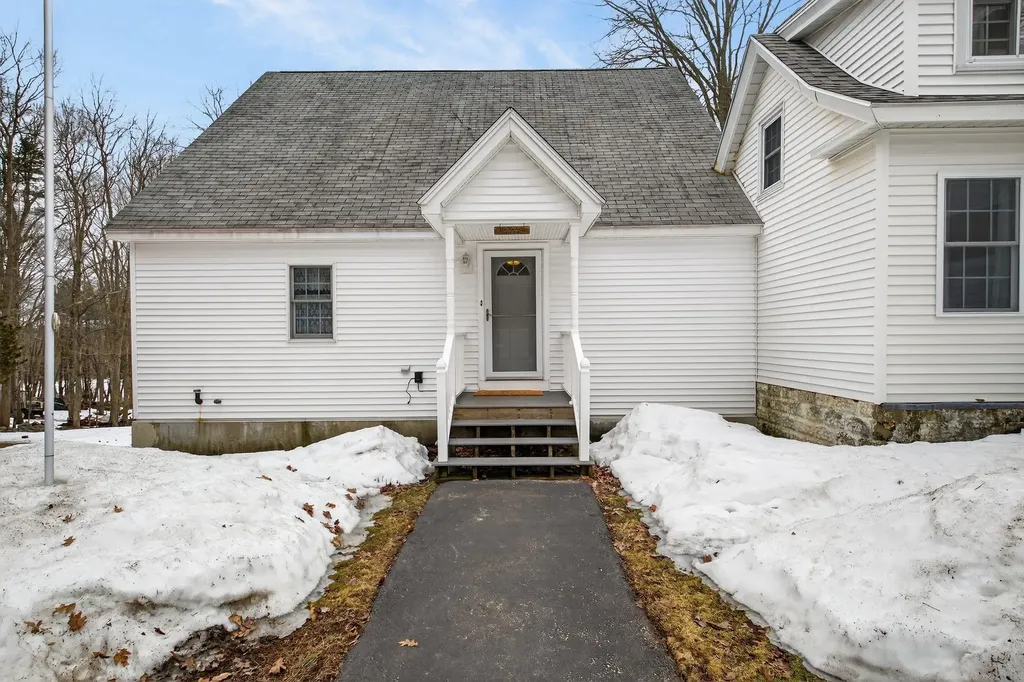 60 Walnut Avenue North Hampton NH 03862