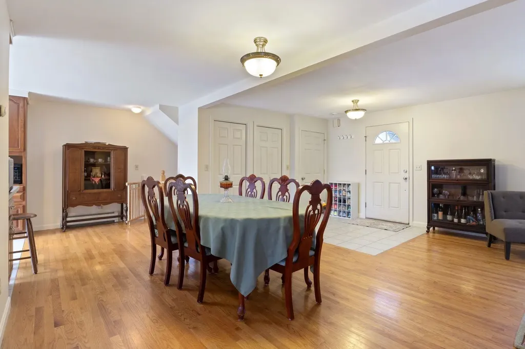 60 Walnut Avenue North Hampton NH 03862