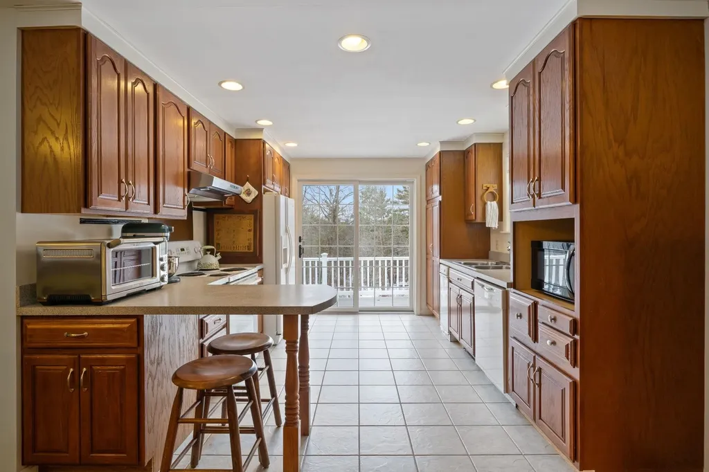 60 Walnut Avenue North Hampton NH 03862