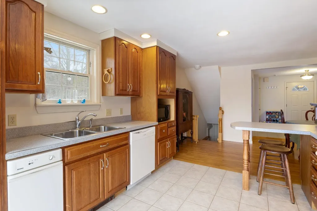 60 Walnut Avenue North Hampton NH 03862