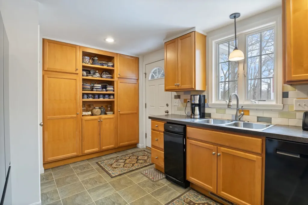 60 Walnut Avenue North Hampton NH 03862