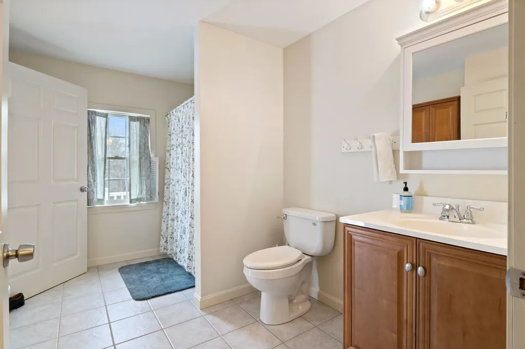 60 Walnut Avenue North Hampton NH 03862