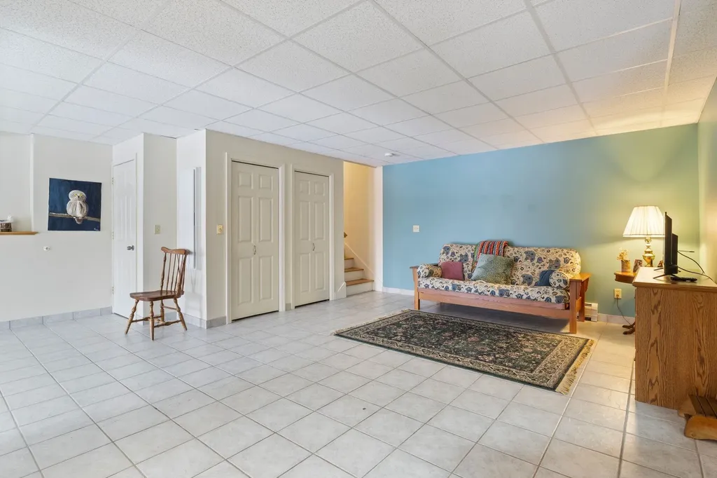 60 Walnut Avenue North Hampton NH 03862