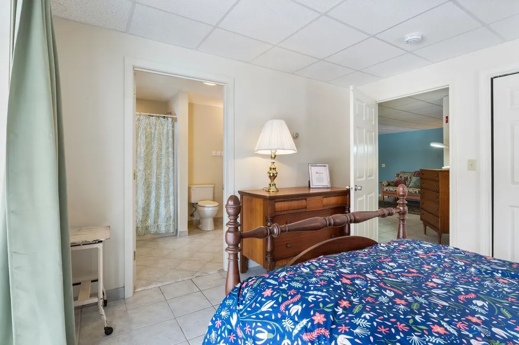 60 Walnut Avenue North Hampton NH 03862