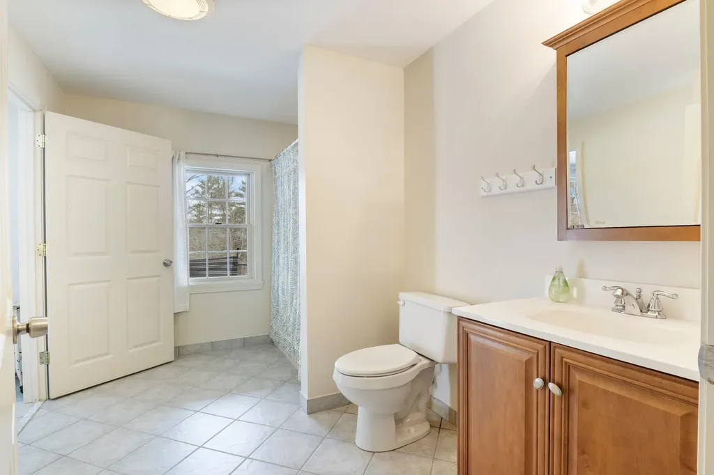 60 Walnut Avenue North Hampton NH 03862