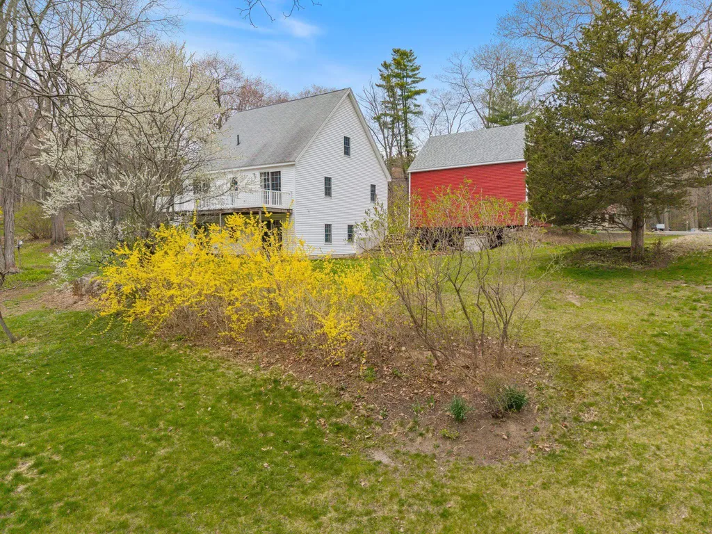 60 Walnut Avenue North Hampton NH 03862