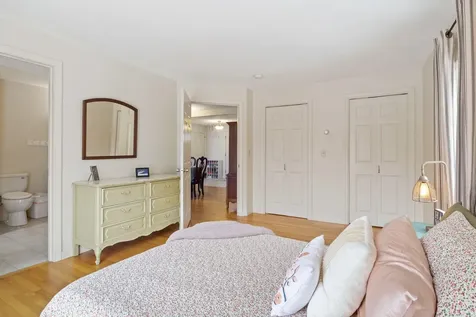 60 Walnut Avenue North Hampton NH 03862