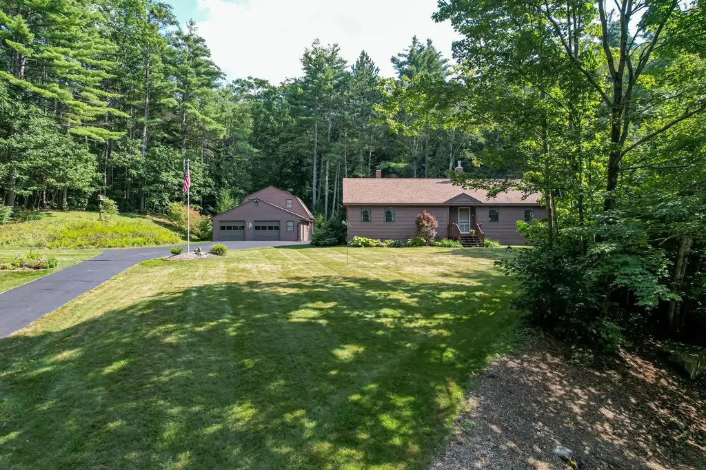 13 Evans Road Hebron NH 03241