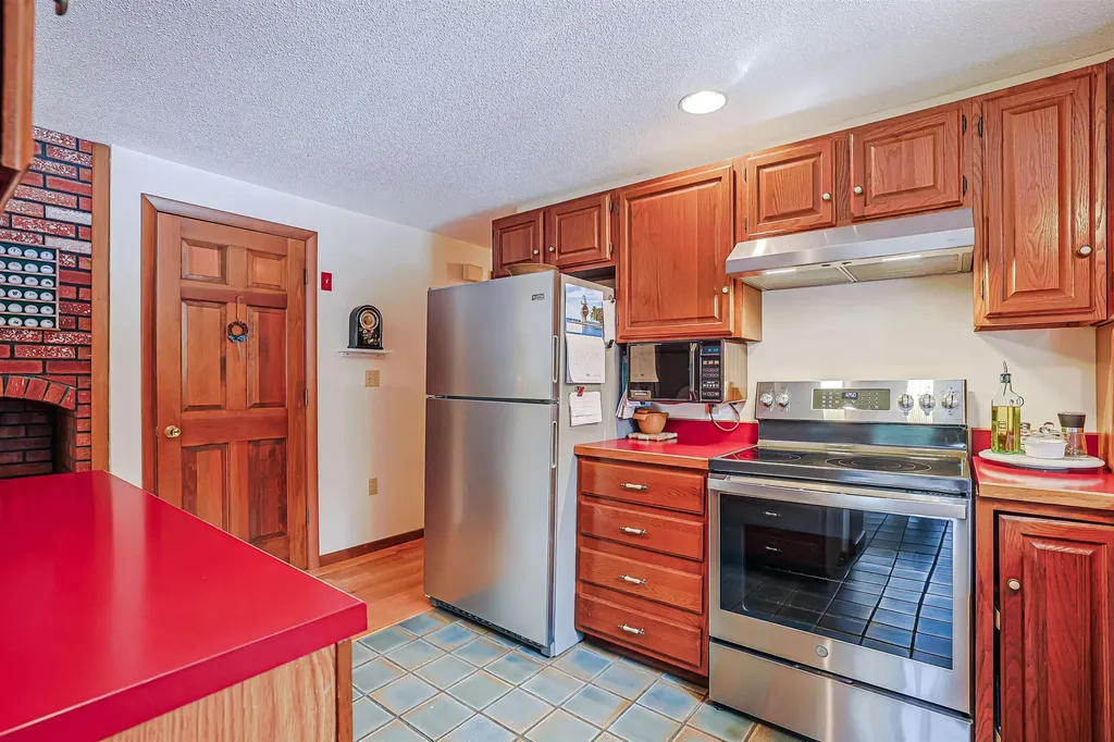 13 Evans Road Hebron NH 03241