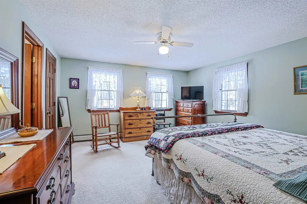 13 Evans Road Hebron NH 03241