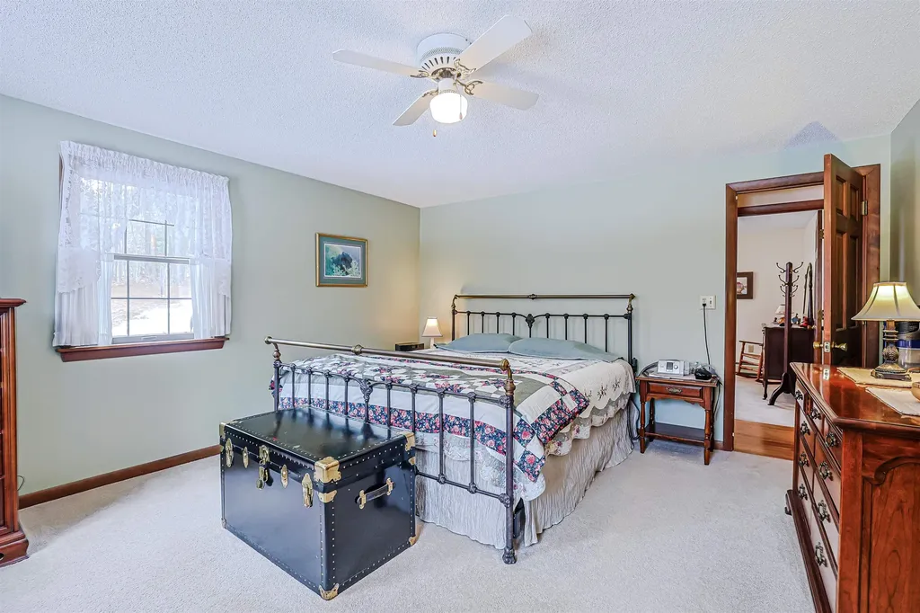 13 Evans Road Hebron NH 03241