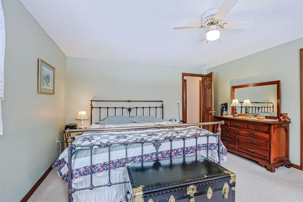 13 Evans Road Hebron NH 03241