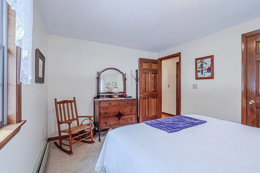 13 Evans Road Hebron NH 03241