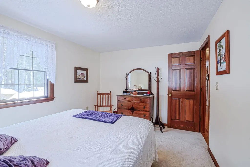 13 Evans Road Hebron NH 03241