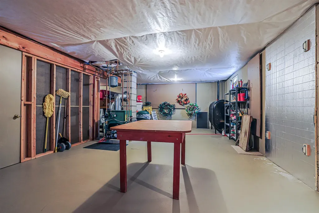 13 Evans Road Hebron NH 03241