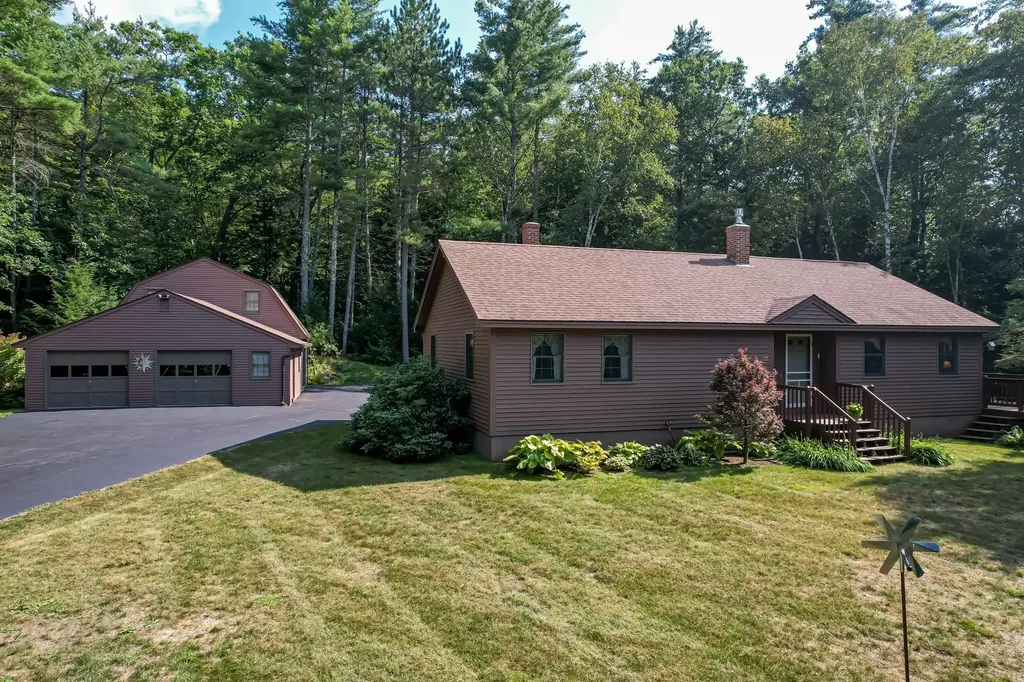 13 Evans Road Hebron NH 03241