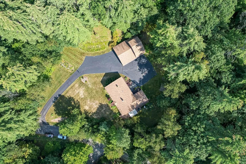 13 Evans Road Hebron NH 03241