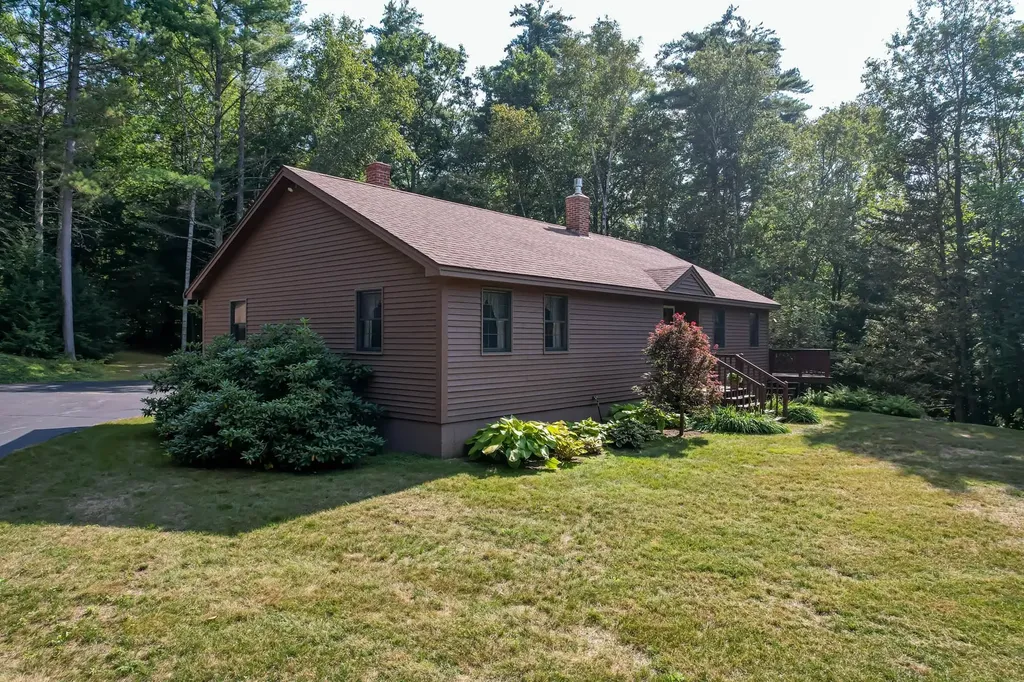 13 Evans Road Hebron NH 03241