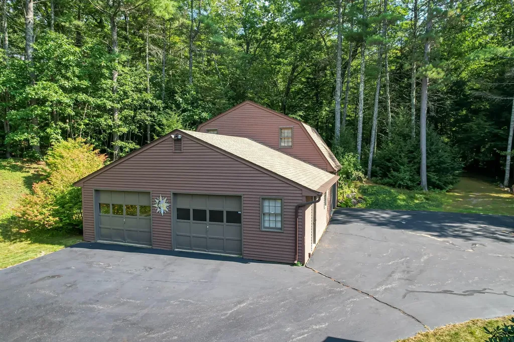 13 Evans Road Hebron NH 03241