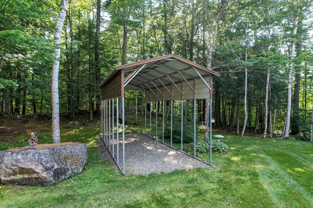 13 Evans Road Hebron NH 03241