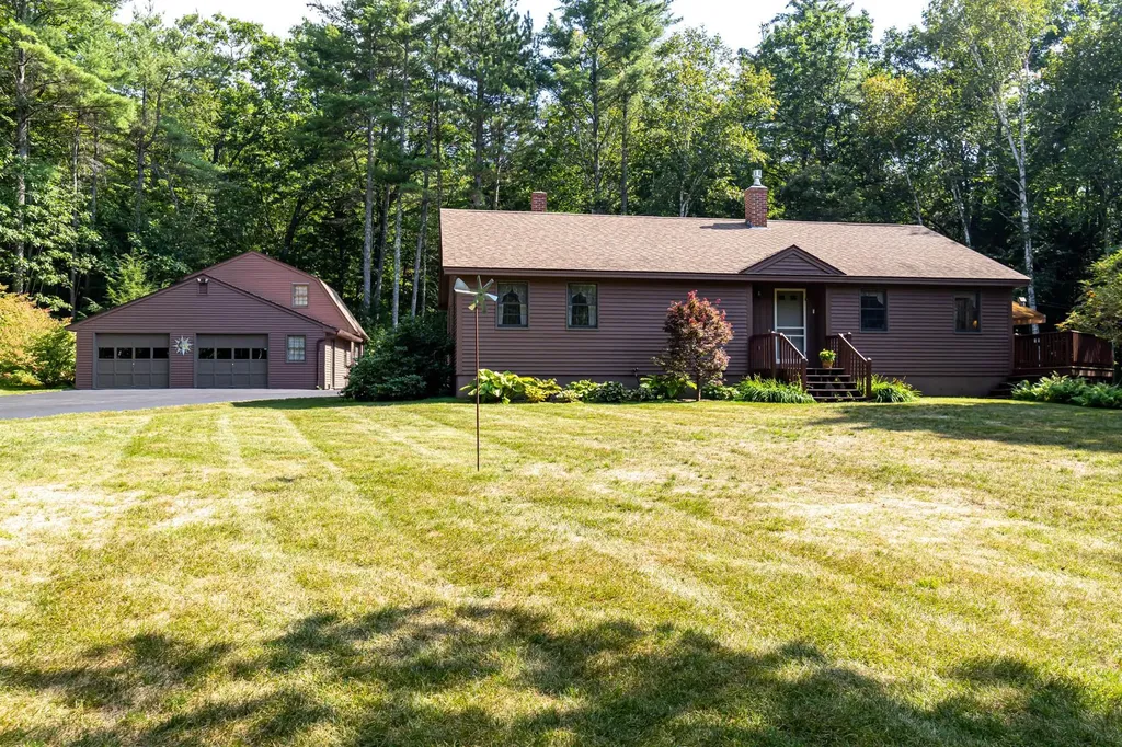 13 Evans Road Hebron NH 03241