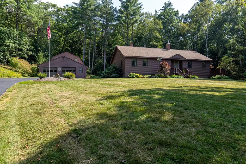 13 Evans Road Hebron NH 03241