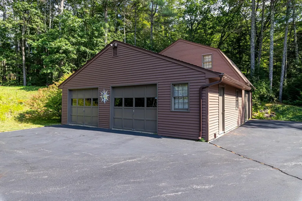 13 Evans Road Hebron NH 03241