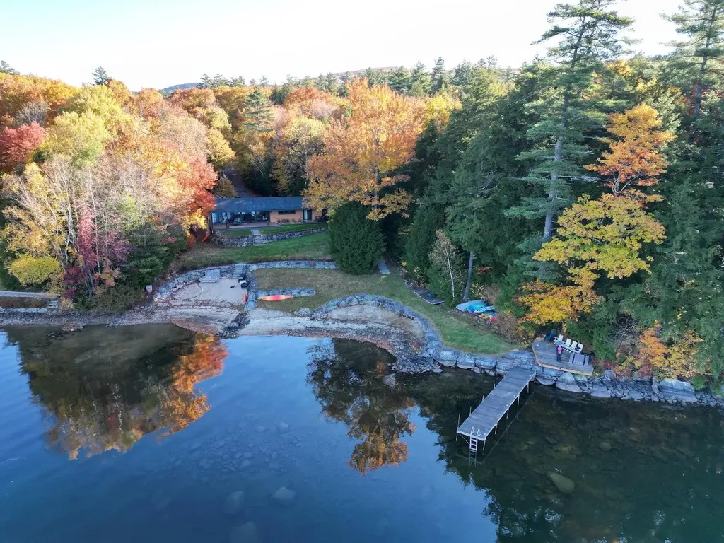 13 Evans Road Hebron NH 03241