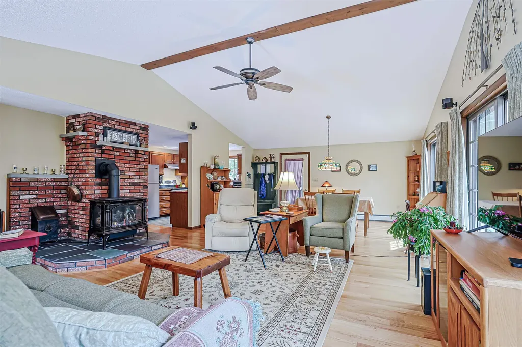 13 Evans Road Hebron NH 03241