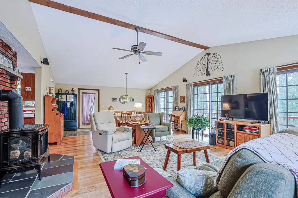 13 Evans Road Hebron NH 03241