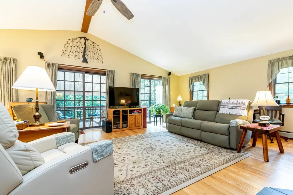 13 Evans Road Hebron NH 03241