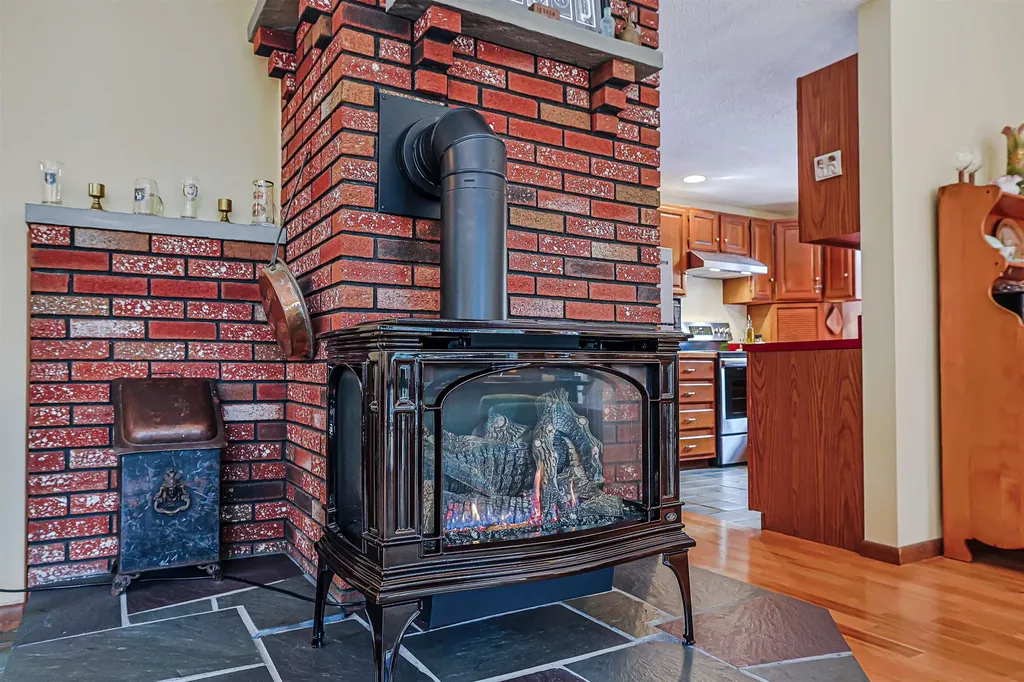 13 Evans Road Hebron NH 03241